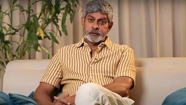 శోభనం సీన్ చేసేటప్పుడు బెడ్ మీదకు రాగానే ఆ హీరోయిన్ బోరున ఏడ్చేసింది..