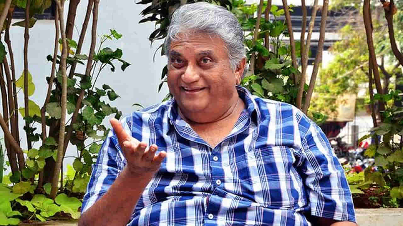 అతను చాలా మంచి మనిషి..! అంత పెద్ద స్టార్ హీరో అయినప్పటికీ నన్ను చూసి లేచి నిలబడతాడు..