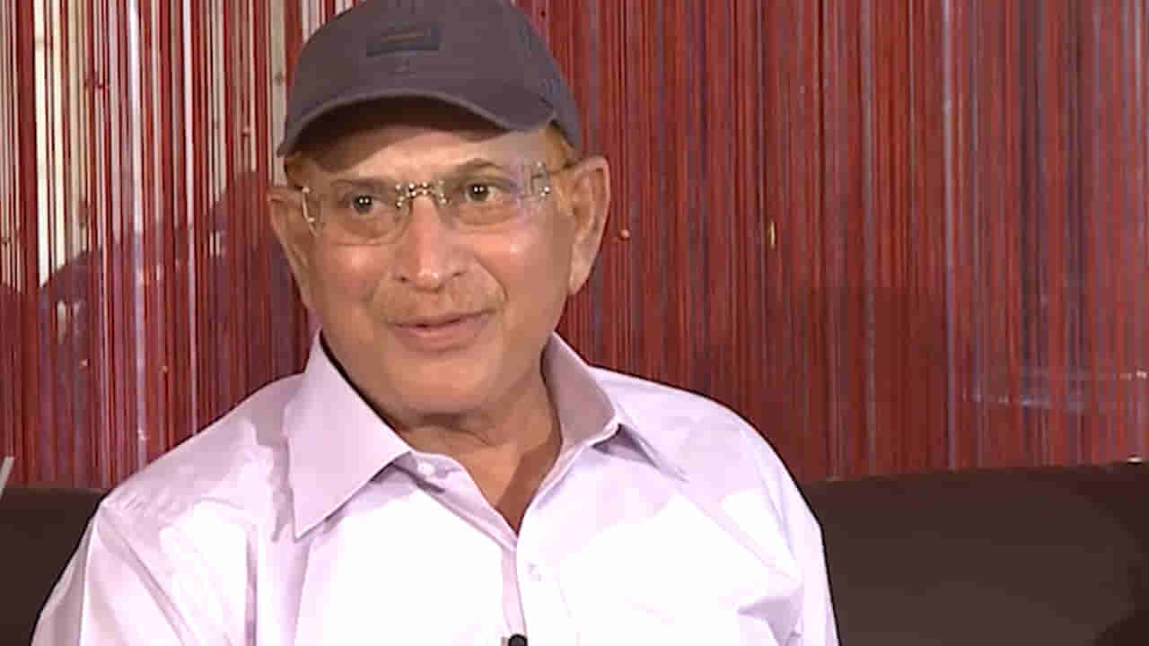 Super Star Krishna : ఆ హీరో క్రేజ్ చూసి ఆశ్చర్యపోయా.. ఆయనను చూసే సినిమాల్లోకి రావాలనుకున్నాను.. సూపర్ స్టార్ కృష్ణ..