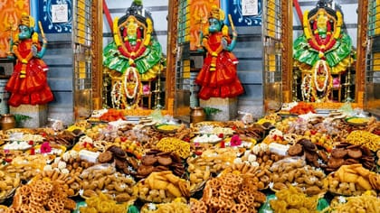 108 రకాల పిండి వంటలతో కురుపాం పైడిమారమ్మ అమ్మవారికి సారె సమర్పణ