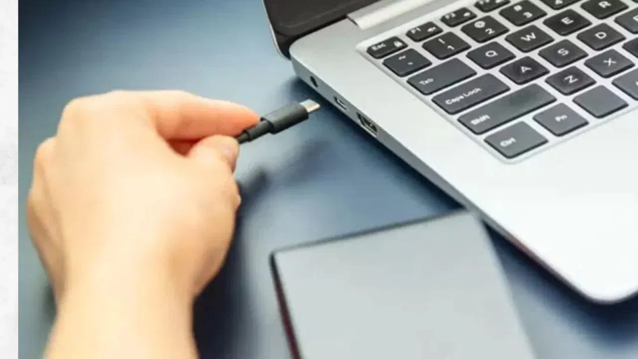 Laptop Charging: నిద్రలో ల్యాప్టాప్ను తాకిన విద్యార్థి మృతి.. కారణం తెలిస్తే ఉలిక్కిపడతారు..!