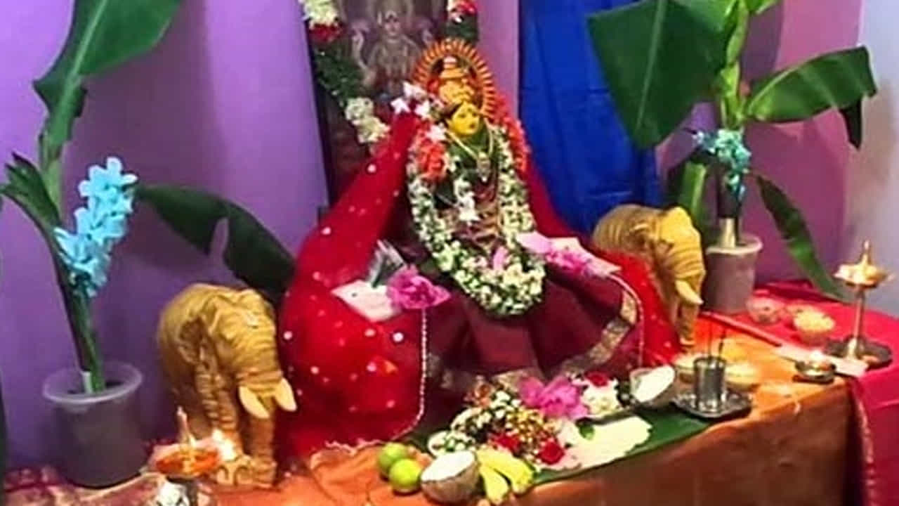 నోట్ : ఈ వార్తలలో ఇవ్వబడిన సమాచారం మత విశ్వాసాలపై ఆధారపడి ఉంది. పాఠకుల ఆసక్తి మేరకు.. పలువురు పండితుల సూచనలు, వారి తెలిపిన అంశాల ఆధారంగా అందించినవి మాత్రమే.. వీటిలో ఎలాంటి శాస్త్రీయ ఆధారాలు లేవని పాఠకులు గమనించాలి. టీవీ9 తెలుగు దీనిని ధృవీకరించలేదు