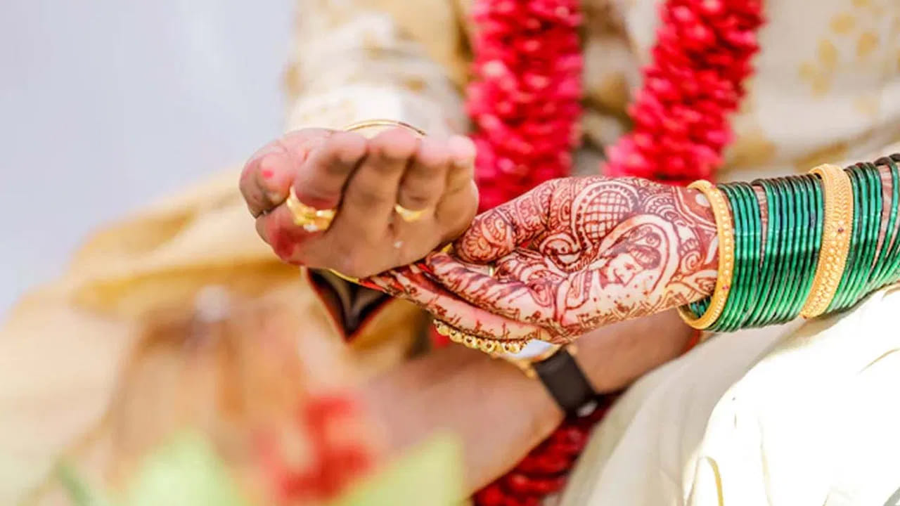 నోట్ : ఈ వార్తలలో ఇవ్వబడిన సమాచారం మత విశ్వాసాలపై ఆధారపడి ఉంది. పాఠకుల ఆసక్తి మేరకు.. పలువురు పండితుల సూచనలు, వారి తెలిపిన అంశాల ఆధారంగా అందించినవి మాత్రమే.. వీటిలో ఎలాంటి శాస్త్రీయ ఆధారాలు లేవని పాఠకులు గమనించాలి. టీవీ9 తెలుగు దీనిని ధృవీకరించలేదు