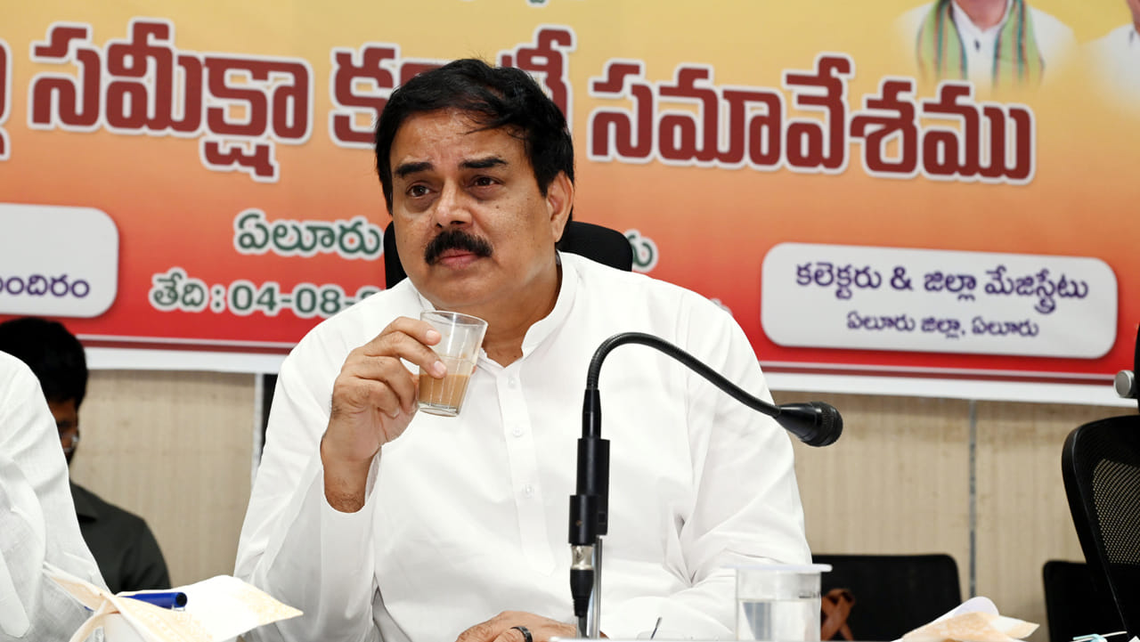 డీఆర్సీ సమావేశంలో ఆసక్తికర ఘటన..! కప్పు పక్కనపెట్టి గాజు గ్లాసు కోరిన మంత్రి నాదెండ్ల!