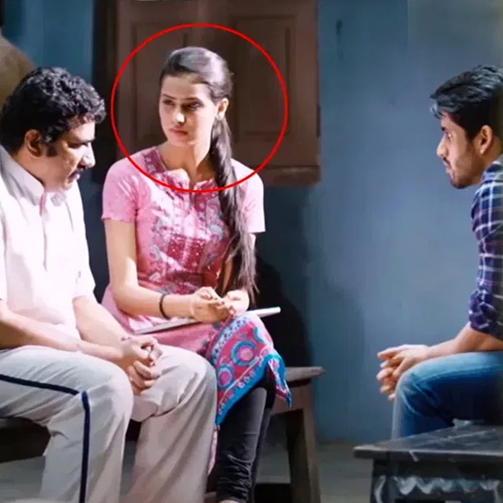 2015లో విడుదలైన ఈ సినిమా.. బాక్సాఫీస్ వద్ద ఫెయిల్ అయినప్పటికీ.. చైతూను కొత్తగా చూపించింది. బాలీవుడ్ అందాల భామ కృతి సనన్ హీరోయిన్గా నటించిన ఈ మూవీలో చైతూకు చెల్లిగా నటించిన అమ్మాయి గుర్తుందా.? లలితా క్యారెక్టర్లో ఆమె నటనకుగానూ మంచి మార్కులు పడ్డాయి. మరి ఇంతకీ ఆమె ఎవరు.? ఇప్పుడేం చేస్తుందో తెలుసా ఆమె కోసం.. నెటిజన్స్ గూగుల్ ను తెగ గాలిస్తున్నారు. ఈ క్రమంలోనే ఆమె ఫోటోలు వైరల్ అవుతున్నాయి.