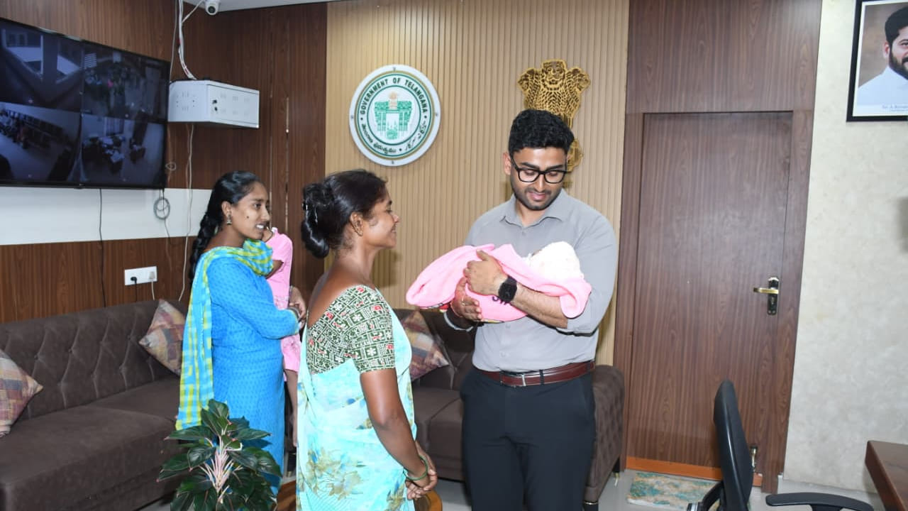 Khammam: నా బిడ్డకు బతుకునిచ్చారు సారూ.. మీరే పేరు పెట్టండి