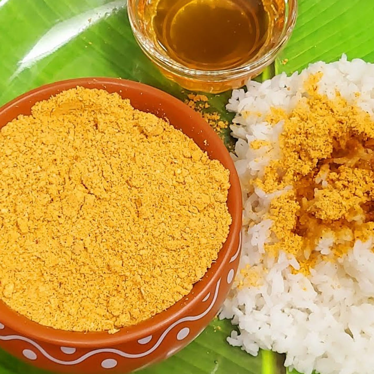 వేడి వేడి అన్నంలో నెయ్యి వేసి ఈ పొడి కలుపుకుని తిన్నా, లేదా ఇడ్లీ, దోశలపై చల్లుకుని తిన్నా అమృతతుల్యంగా ఉంటుంది. ఒక్కసారి తయారు చేసి పెట్టుకుంటే గాలి తగలకుండా డబ్బాలో ఉంచితే నెల రోజుల పాటు తాజాగా నిల్వ ఉంటుంది.
