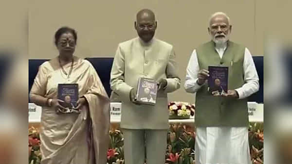 రీల్స్ యుగంలో షార్ట్కట్స్ వద్దు.. ఆత్మకథలు చదవండి.. జెన్జీకి ప్రధాని మోదీ కీలక సందేశం