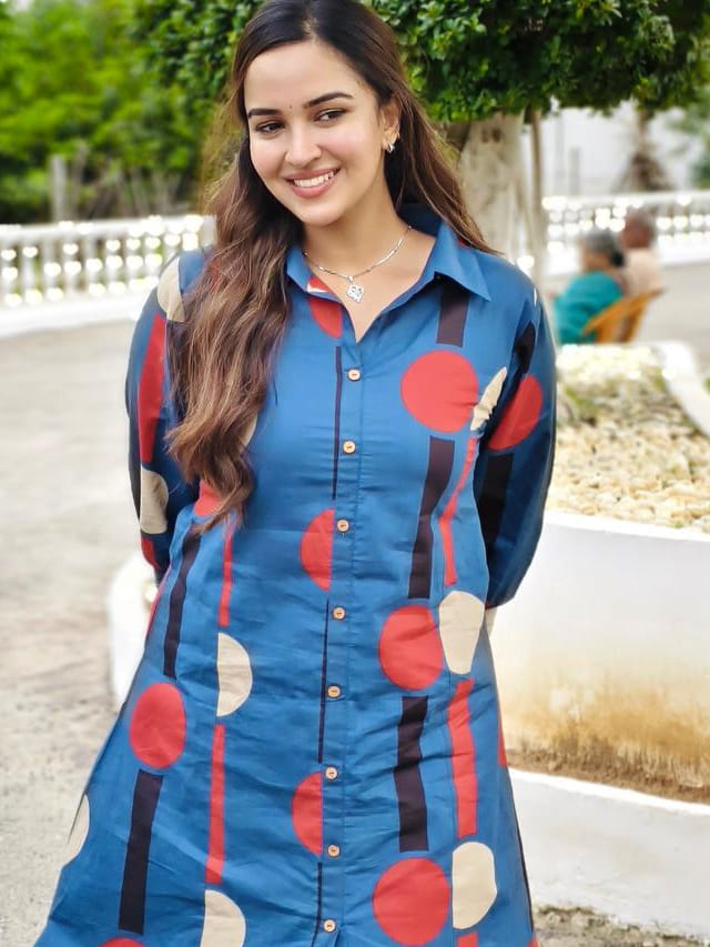 ఆఫర్స్ కోసం పూజిత పాప వెయిటింగ్..