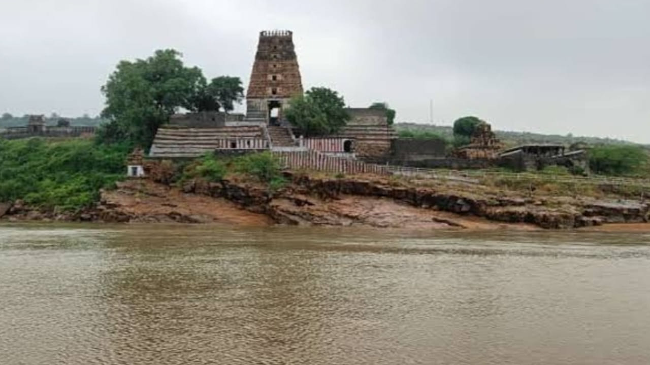 Pushpa Giri