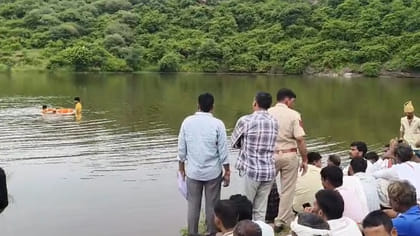 బాలుడిని కాపాడబోయి ముగ్గురు మహిళలు జలసమాధి!