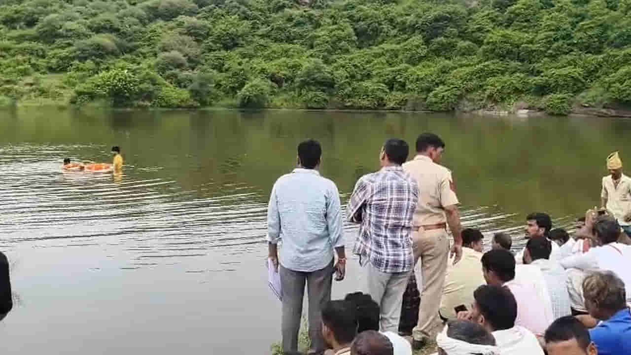 తీరని దుఃఖం.. చెరువులో మునిగిన బాలుడు.. కాపాడేందుకు వెళ్లి ముగ్గురు మహిళలు దుర్మరణం!
