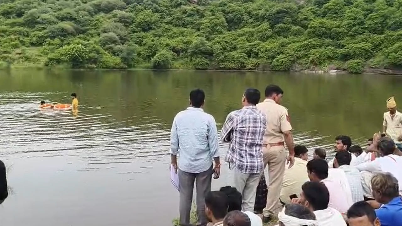 తీరని దుఃఖం.. చెరువులో మునిగిన బాలుడు.. కాపాడేందుకు వెళ్లి ముగ్గురు మహిళలు దుర్మరణం!