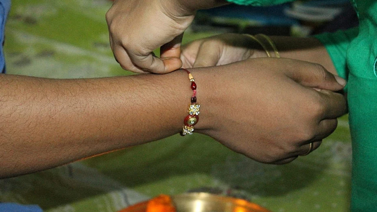 నోట్ : ఈ వార్తలో ఇవ్వబడిన సమాచారం మత విశ్వాసాలపై ఆధారపడి ఉంది. పాఠకుల ఆసక్తి మేరకు.. పలువురు పండితుల సూచనలు, వారి తెలిపిన అంశాల ఆధారంగా అందించినవి మాత్రమే.. వీటిలో ఎలాంటి శాస్త్రీయ ఆధారాలు లేవని పాఠకులు గమనించాలి.
