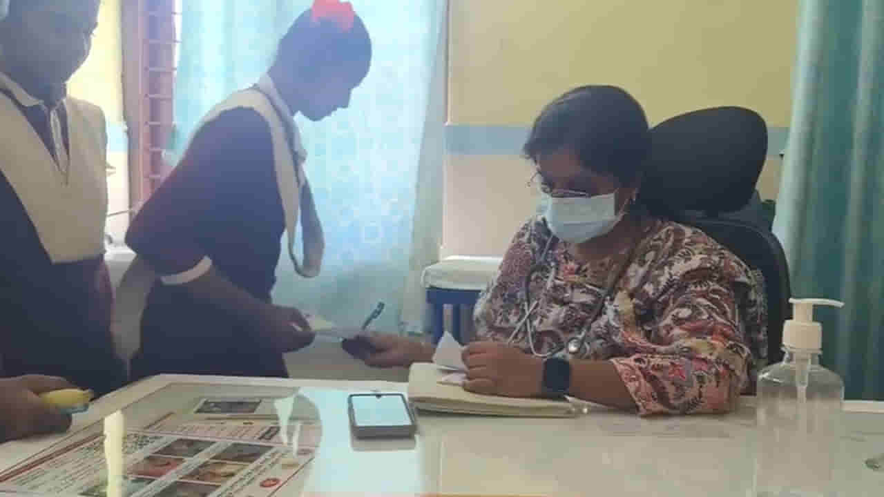ఎలుకల భయంతో వణికిపోతున్న బాలికల గురుకులం.. 3 రోజుల్లో ఆరుగురు విద్యార్థినులకు కాటు!