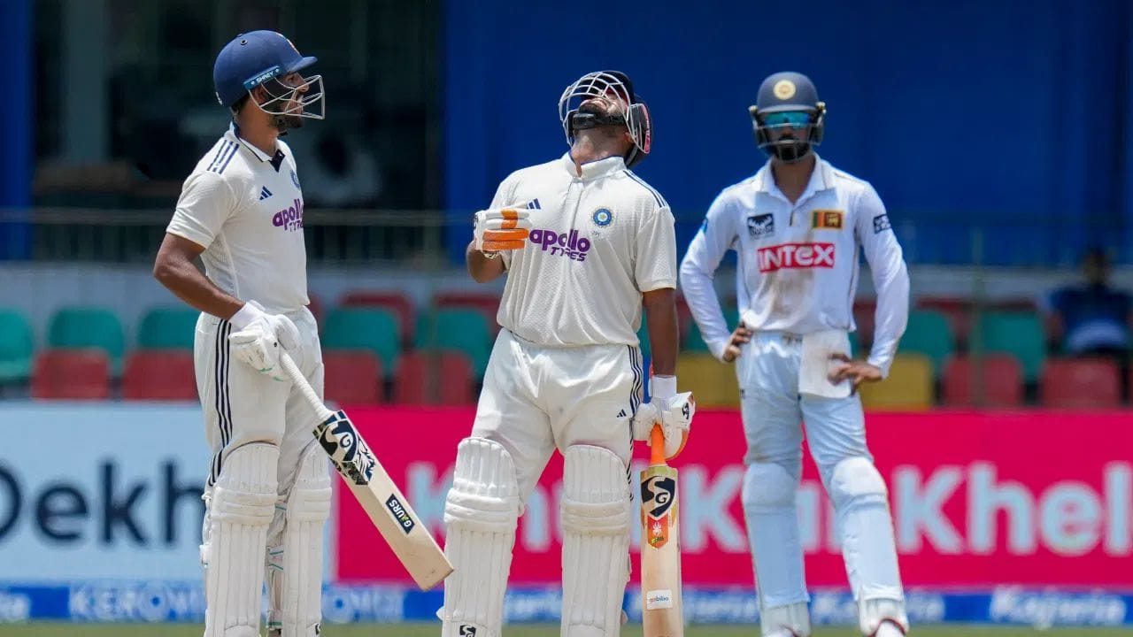 రోహిత్, విరాట్ ఇప్పుడు టెస్ట్ క్రికెట్ నుంచి రిటైర్ అయిన సంగతి తెలిసిందే. రోహిత్ను అధిగమించే అవకాశం జడేజాకు ఉంది. ఇదిలా ఉండగా, పంత్, గిల్ల మధ్య డబ్ల్యూటీసీ పరుగుల పోరు ఆసక్తికరంగా మారింది. పంత్ ఖచ్చితంగా ఆధిక్యంలో ఉన్నప్పటికీ, ఒక భారీ ఇన్నింగ్స్తో పంత్ను మళ్లీ అధిగమించే అవకాశం గిల్కు ఉంది.