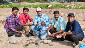 ఉపాధి హామి పనిలో భాగంగా మట్టి తవ్వుతుండగా...