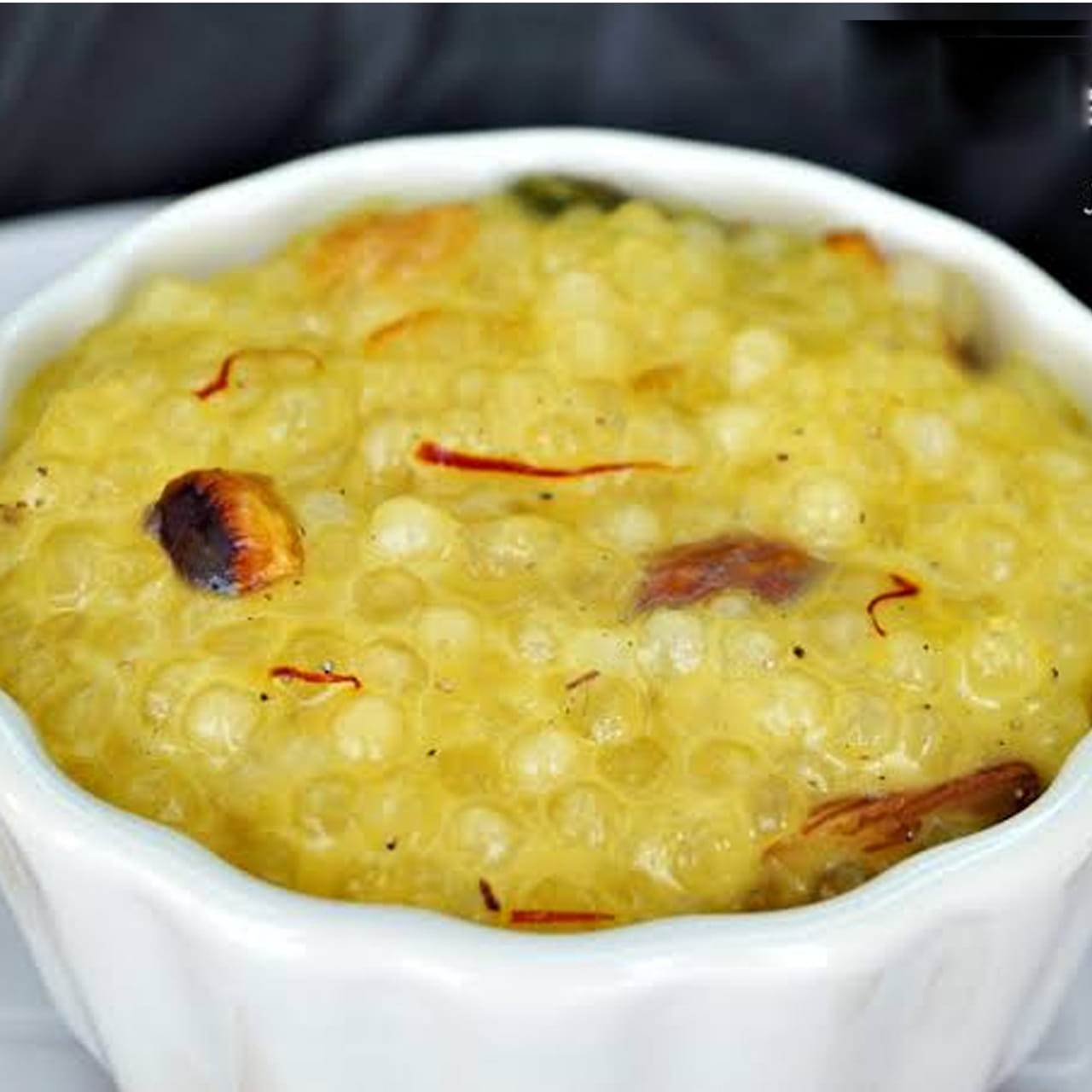 సగ్గుబియ్యంను మెత్తగా రుబ్బి, కమ్మటి బెల్లం, నెయ్యి కాంబినేషన్లో హల్వా చేస్తే పిల్లల నుండి పెద్దల వరకు ఎంతో ఇష్టంగా తింటారు. తక్కువ సమయంలోనే నోట్లో వేస్తే కరిగిపోయేంత మృదువుగా ఉండే ఈ సాబుదానా హల్వాను ఎంతో సులభంగా తయారు చేయవచ్చు.