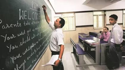 'సర్వీసులో ఉన్న టీచర్లందరికీ ఒకే TET అర్హత మార్కులు ఉండాల్సిందే'