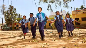 ఆగస్ట్‌లో తెలుగు రాష్ట్రాల్లో విద్యార్థులకు భారీగా సెలవులు!