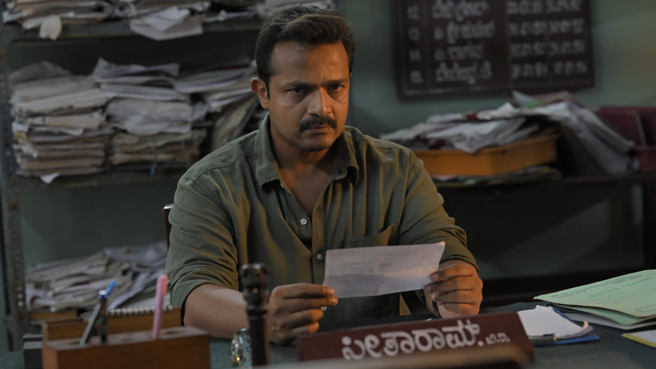 దర్శకుడు దేవీ ప్రసాద్ శెట్టి అనవసరమైన సన్నివేశాలకు తావులేకుండా, కథను మొదటి నుండి చివరి వరకు చాలా వేగంగా, ఆసక్తికరంగా నడిపించారు. విజయ్ రాఘవేంద్ర తన సీరియస్ లుక్స్, బాడీ లాంగ్వేజ్తో ఇన్వెస్టిగేటివ్ ఆఫీసర్గా పరిపూర్ణమైన నటనను కనబరిచారు. సాంకేతిక విభాగంలో నవనీత్ శ్యామ్ అందించిన నేపథ్య సంగీతం సన్నివేశాలలోని ఉత్కంఠను రెట్టింపు చేస్తుంది. సస్పెన్స్, క్రైమ్ ఇన్వెస్టిగేషన్ , క్రైమ్ థ్రిల్లర్ జోనర్లను ఆస్వాదించే ప్రతి ఒక్కరికీ ‘సెకండ్ కేస్ ఆఫ్ సీతారాం’ ఒక మంచి వీక్షణ అనుభూతిని అందిస్తుంది.