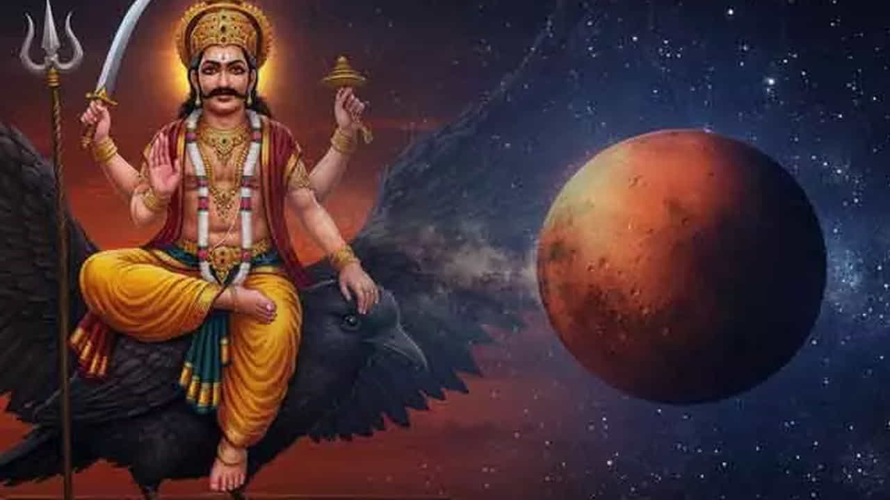 మరి అసలు ఏలినాటి శని అంటే, జాతకంలో చంద్రుడు ఏ రాశిలో ఉంటే అది మన జన్మ రాశి. ఆ రాశికి శని వచ్చినప్పుడు ఏలినాటి మొదలవుతుంది. ఇది ఏడున్నర సంవత్సరాలు కొనసాగుతుంది. దీనిని శని దోష కాలం అంటారు. ఈ సమయంలో అనేక ఇబ్బందులు ఎదుర్కోవాల్సి వస్తుంది. ముఖ్యంగా ఈ సమయంలో శని కర్మల ఆధారంగా ఫలితాలను ఇవ్వడం జరుగుతుంది. దీంతో అవమానాలు, అపనిందలు ఎదుర్కునే ఛాన్స్ ఉంటుంది.