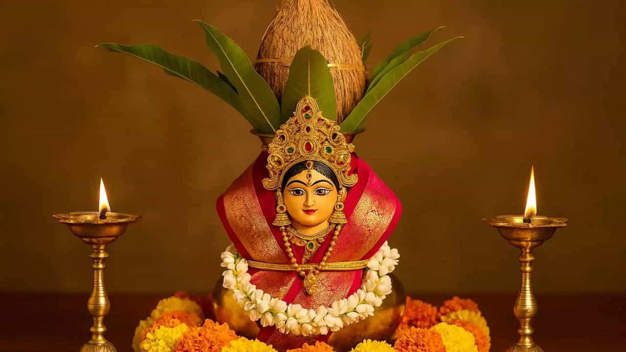 అందుకే ఇది కేవలం ఒక సాధారణ మాసం కాదు. ప్రతి ఇంట్లోనూ భక్తిని, బంధాలను, సంపదలను కలిగించే పవిత్రమైన, ఆధ్యాత్మిక సమయం శ్రావణ మాసం అంటారు. అందుకే ఈ శ్రావణ మాసం శివ, విష్ణు, లక్ష్మి దేవి పూజలతో పాటు నాగ పంచమి, వరలక్ష్మి వ్రతం, రాఖీ పౌర్ణమి, కృష్ణాష్టమి వంటి అనేక పండుగలను అందిస్తుంది. ఇది భక్తిని, బంధాలను, సంపదలను కలిగించే ఆధ్యాత్మిక మాసంగా మంచి ప్రాముఖ్యతను సంపాదించుకుంది.