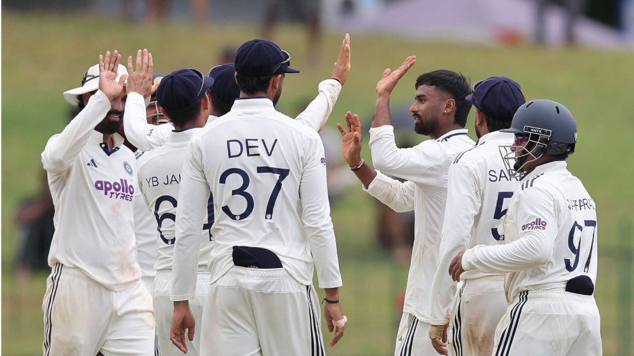 ఈ పరిస్థితిలో, రెండో టెస్టు మ్యాచ్‌లో కుల్దీప్ యాదవ్‌పై చేసిన వివాదాస్పద దాడికి గంభీర్ సరైన వివరణ ఇవ్వకపోతే అతనికి జరిమానా విధించాలని బీసీసీఐ నిర్ణయించినట్లు వార్తలు వస్తున్నాయి. గంభీర్‌ను పిలిచి హెచ్చరిక జారీ చేయాలని కూడా బీసీసీఐ నిర్ణయించినట్లు వార్తలు వినిపిస్తున్నాయి.