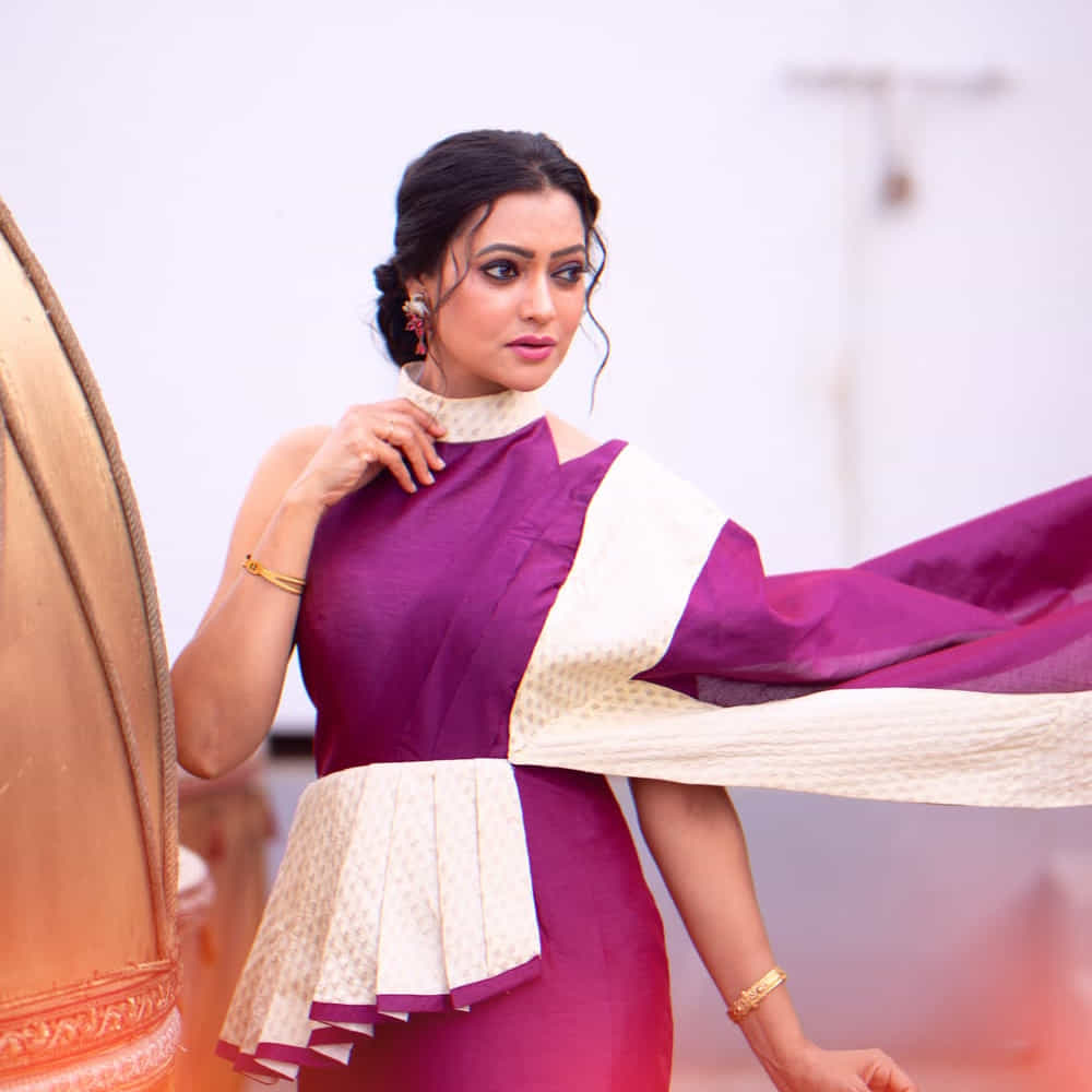 యాంకర్ గా చేసింది కొన్ని రోజులే కానీ తన మాటలతో , చలాకీ తనంతో మంచి గుర్తింపు తెచ్చుకుంది ఈ భామ. ఇక జబర్దస్త్ నుంచి బయటకు వచ్చిన తర్వాత పలు టీవీ షోల్లో పాల్గొంది. అలాగే కొన్ని ఇంటర్వ్యూల్లో ఆసక్తికర విషయాలను పంచుకుంది. ఈ క్రమంలోనే ఓ ఇంటర్వ్యూలో ఆమె కొన్ని ఎమోషనల్ కామెంట్స్ చేసింది. ఈ ఇంటర్వ్యూలో తన యూట్యూబ్ రెవెన్యూ, నెలవారీ ఖర్చులు, లైఫ్ స్టైల్ , ప్రేమ జీవితం గురించి పలు విషయాలను పంచుకుంది.