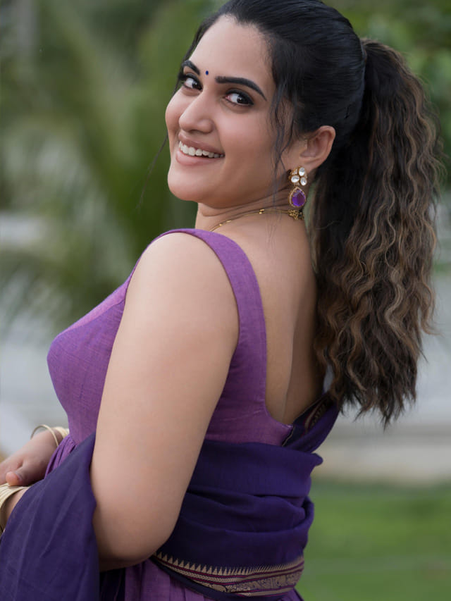 హీరోయిన్స్‌కు గట్టి పోటీనిస్తున్న యాంకరమ్మ.. స్రవంతి పిక్స్ వైరల్