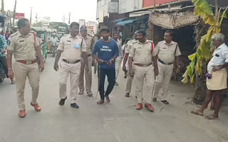 Srikalahasti: పోలీస్ కాలర్ పట్టుకున్నాడు.. కత్తితో బెదిరించాడు.. కట్ చేస్తే..