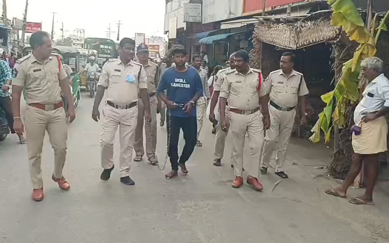 Srikalahasti: పోలీస్ కాలర్ పట్టుకున్నాడు.. కత్తితో బెదిరించాడు.. కట్ చేస్తే..
