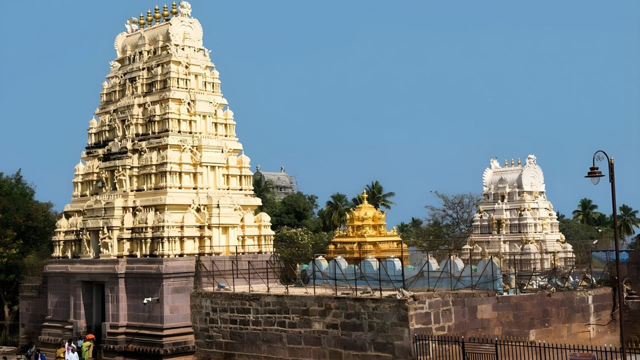 Srisailam: శ్రీశైలంలో ప్రక్షాళన షురూ.. ఒకేసారి 23 మంది ఉద్యోగులపై బదిలీ వేట!
