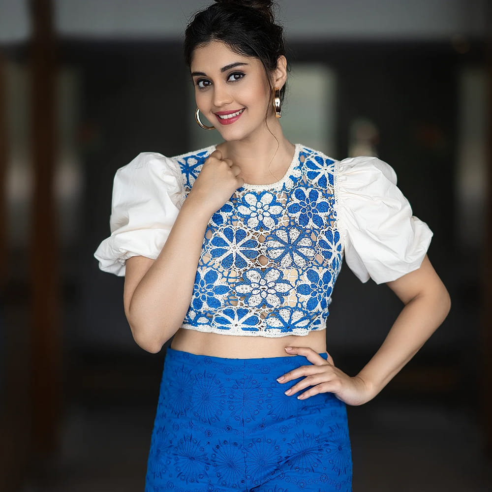 తెలుగు, తమిళం, కన్నడ భాషలలో మంచి గుర్తింపు తెచ్చుకుంది సురభి. కానీ అవకాశాలు మాత్రం ఆశించిన స్థాయిలోరాలేదు.యంగ్ హీరో సందీప్ కిషన్ నటించిన బీరువా సినిమాతో తెలుగు ప్రేక్షకులకు పరిచయం అయ్యింది అందాల ముద్దుగుమ్మ సురభి. ఈ సినిమా సక్సెస్ తర్వాత సురభికి ఆఫర్లు బాగానే వచ్చాయి. వరుసగా సినిమాలు చేసింది.