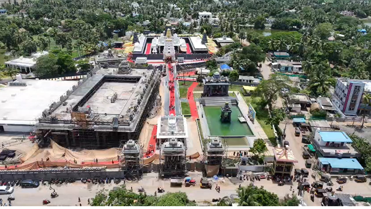 ఏడాది పొడవునా యాగాలు.. ఆధ్యాత్మిక కార్యక్రమాలు.. డోకిపర్రు దేవస్థానంలో కేవలం నిత్య పూజలకే పరిమితం కాకుండా ఏడాది పొడవునా సరస్వతి హోమం, పుత్రకామేష్టియాగం యాగం, నవగ్రహ హోమం, మహాలక్ష్మీ యాగం, వేంకటేశ్వర వ్రతం, మహా సుదర్శన హోమం వంటి అనేక ఆధ్యాత్మిక కార్యక్రమాలు నిర్వహిస్తున్నారు. వివిధ ప్రాంతాల నుంచి భక్తులు ఈ కార్యక్రమాల్లో పాల్గొని స్వామివారి ఆశీస్సులు పొందుతున్నారు..