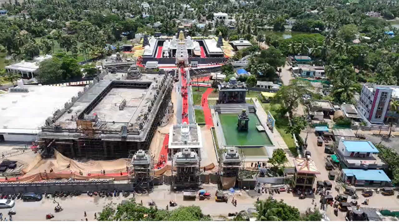 ఏడాది పొడవునా యాగాలు.. ఆధ్యాత్మిక కార్యక్రమాలు.. డోకిపర్రు దేవస్థానంలో కేవలం నిత్య పూజలకే పరిమితం కాకుండా ఏడాది పొడవునా సరస్వతి హోమం, పుత్రకామేష్టియాగం యాగం, నవగ్రహ హోమం, మహాలక్ష్మీ యాగం, వేంకటేశ్వర వ్రతం, మహా సుదర్శన హోమం వంటి అనేక ఆధ్యాత్మిక కార్యక్రమాలు నిర్వహిస్తున్నారు. వివిధ ప్రాంతాల నుంచి భక్తులు ఈ కార్యక్రమాల్లో పాల్గొని స్వామివారి ఆశీస్సులు పొందుతున్నారు..