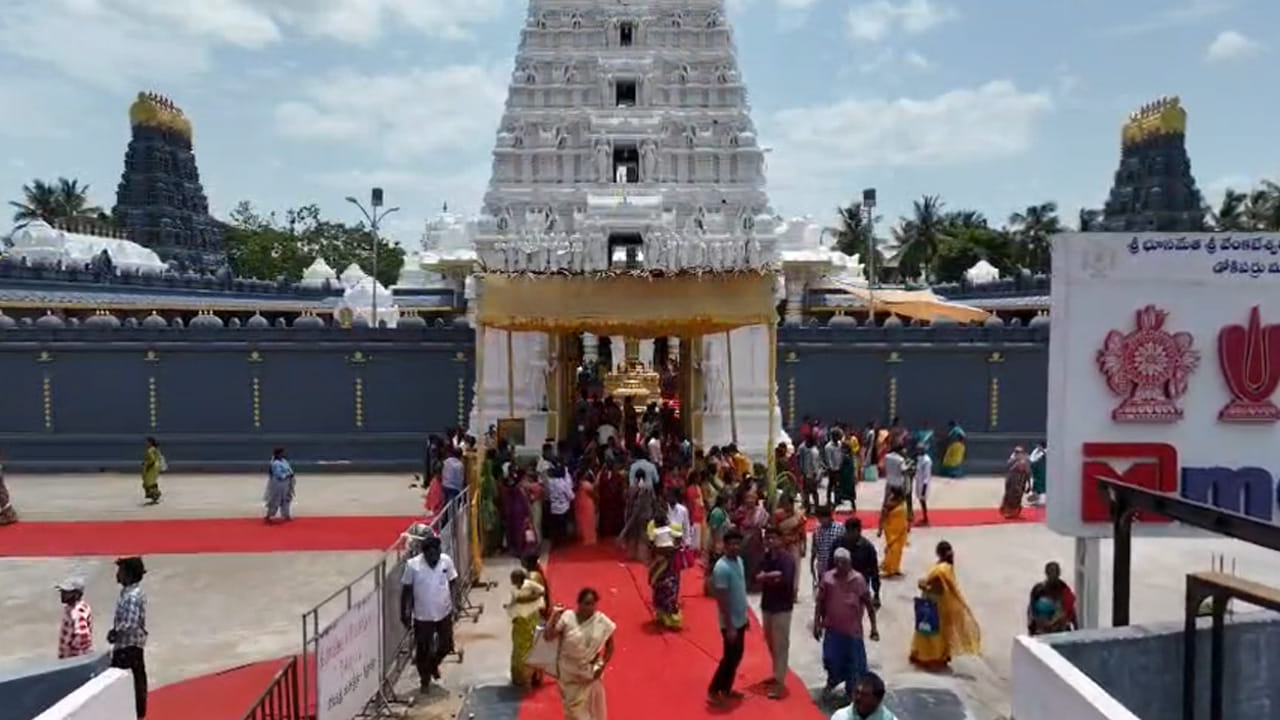 భక్తుల కోరిక నెరవేరుస్తున్న వెంకన్న.. కృష్ణాజిల్లాకు పరుగులు పెడుతున్న భక్తులు | Experience Tirumala Darshan at Dokiparru Temple: Krishna Dist Spiritual Hub
