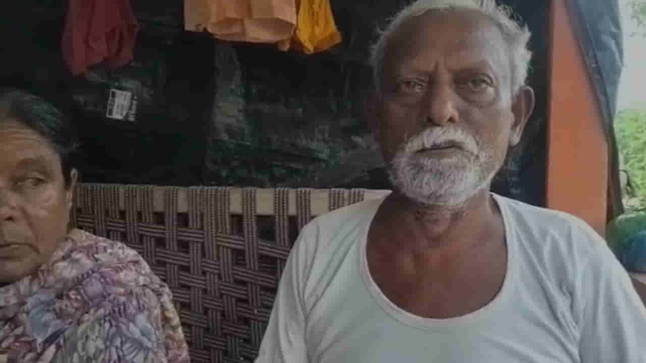 Telangana: ఆధార్ కార్డు అప్డేట్ చేస్తామంటూ.. ఇంట్లో మొత్తం దోచేశారు..