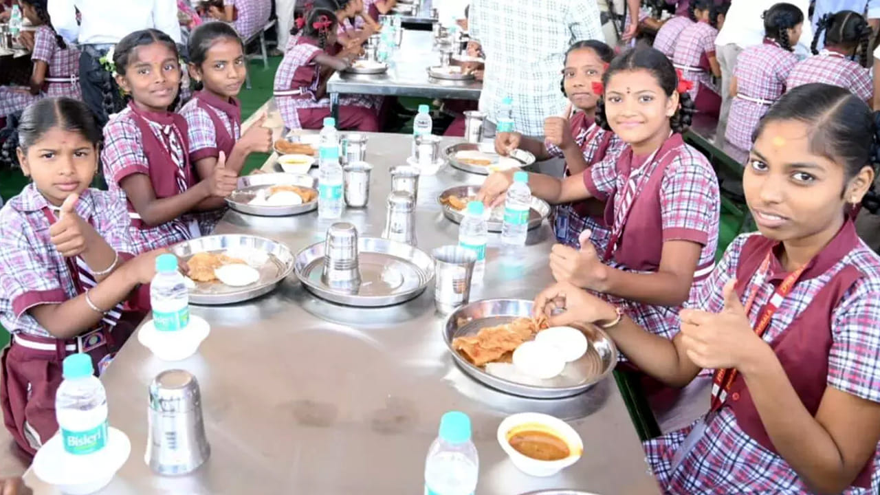 తెలంగాణలోని మొత్తం 33 జిల్లాల్లో పథకాన్ని పూర్తిస్థాయిలో అమలు చేయాలంటే 39 ప్రాంతాల్లో కేంద్రీకృత వంటశాలలు అవసరమని ప్రభుత్వం అంచనా వేసింది. ప్రస్తుతం ఉన్న కిచెన్ల సామర్థ్యాన్ని పెంచడంతోపాటు కొత్త వంటశాలలను ఏర్పాటు చేయడానికి సుమారు రూ.299.90 కోట్ల ఖర్చు అవుతుందని అధికారులు లెక్కగట్టారు.