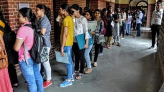 సాఫ్ట్‌వేర్‌ క్రేజ్ తగ్గిందా..? BA, BCom కోర్సుల వైపు విద్యార్థుల పరుగులు! మారిన కెరీర్ ట్రెండ్స్‌