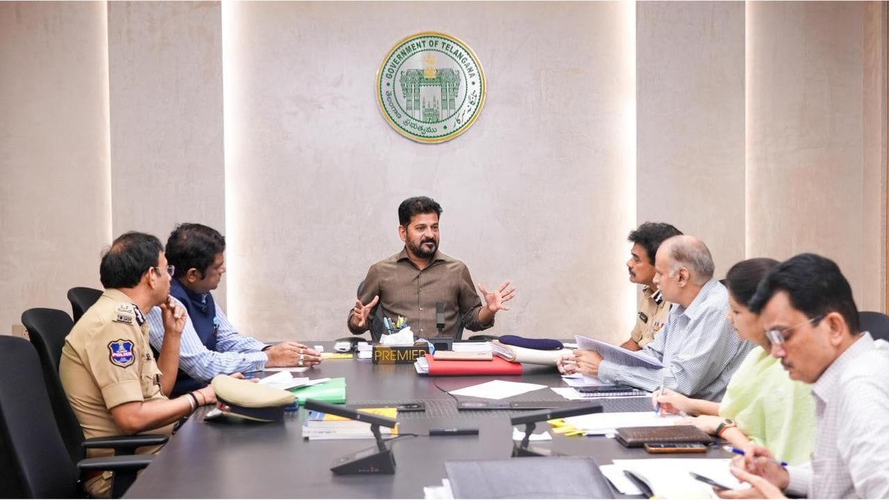 CM Revanth Reddy: తెలంగాణలో పోలీస్ ఉద్యోగాల భర్తీపై బిగ్ అప్డేట్.. సీఎం రేవంత్ రెడ్డి కీలక నిర్ణయం!