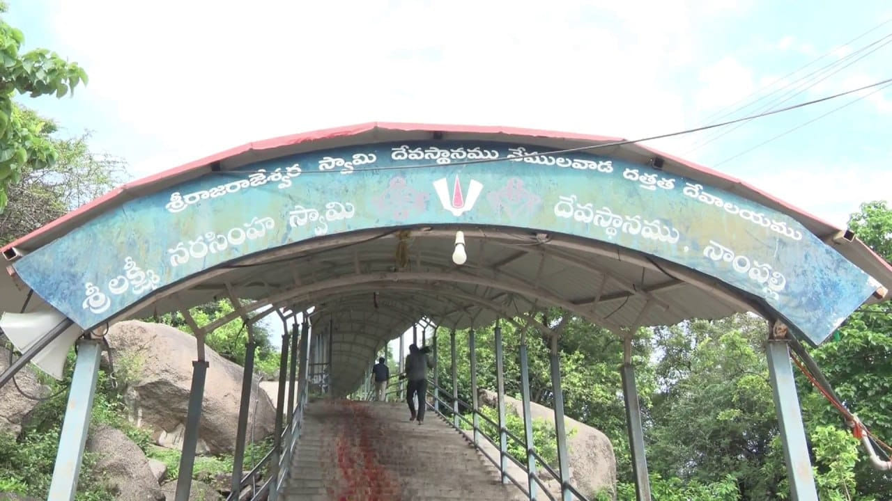 ఆ ప్రాంతమంతా ఆధ్యాత్మికతను సంతరించుకుంటుంది. ఆ భూమి దేవుడు తిరిగిన ప్రాంతం. దీంతో అనువణువునా పురాతన ఆనవాళ్లు బయటకు వస్తున్నాయి. ఎక్కడ లేని విధంగా భారీ సొరంగం ఇప్పటికి ఇక్కడ స్పష్టంగా కనబడుతుంది. ఈ సొరంగ మార్గమే ఒక మహా అద్భుతం అని అందులో నిధి ఉందని ప్రచారం కూడా సాగుతుంది. రాజన్న సిరిసిల్ల జిల్లా వేములవాడ దేవస్థాన అనుబంధ ఆలయం నాంపల్లిలో లక్ష్మీనరసింహస్వామి ఆలయం కొలువై ఉంది. ఈ స్వామివారు స్వయంభు ఎతైన కొండపైన స్వామి వారు దర్శనమిస్తారు.