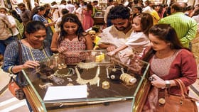 మహిళలకు బ్యాడ్‌న్యూస్‌.. భగ్గుమన్న బంగారం, వెండి ధరలు..!