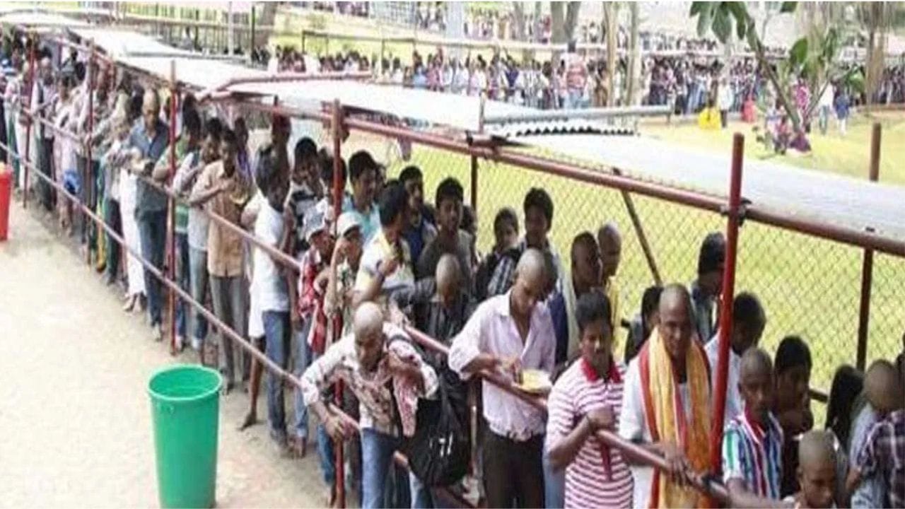 ఆర్జిత సేవా టికెట్ల : కల్యాణోత్సవం, ఊంజల్ సేవ, ఆర్జిత బ్రహ్మోత్సవం, సహస్రదీపాలంకార సేవ, పుష్పయాగం టికెట్లను 21న ఉదయం 10 గంటలకు టీటీడీ ఆన్ లైన్ లో విడుదల చేయనుంది. అలాగే వర్చువల్ సేవలు, వాటి దర్శన స్లాట్లకు సంబంధించిన కోటాను 21న మధ్యాహ్నం 3 గంటలకు టీటీడీ ఆన్లైన్లో విడుదల చేయనుంది.