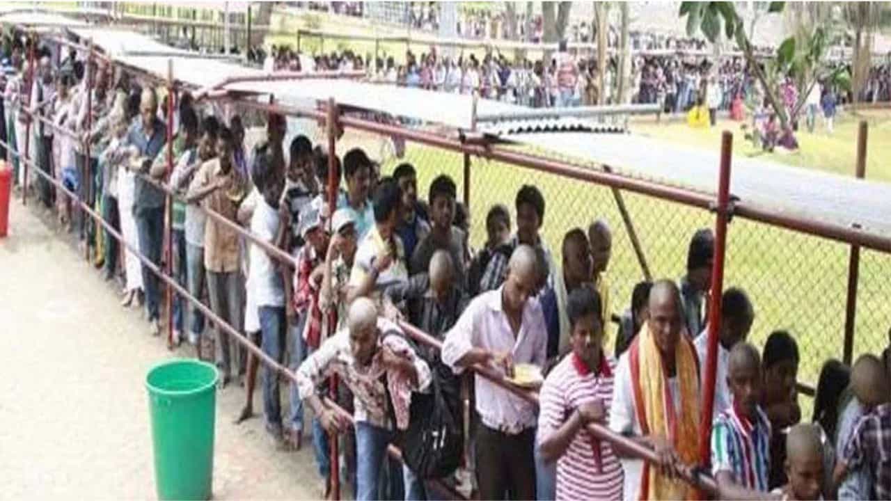 ఆర్జిత సేవా టికెట్ల : కల్యాణోత్సవం, ఊంజల్ సేవ, ఆర్జిత బ్రహ్మోత్సవం, సహస్రదీపాలంకార సేవ, పుష్పయాగం టికెట్లను 21న ఉదయం 10 గంటలకు టీటీడీ ఆన్ లైన్ లో విడుదల చేయనుంది. అలాగే వర్చువల్ సేవలు, వాటి దర్శన స్లాట్లకు సంబంధించిన కోటాను 21న మధ్యాహ్నం 3 గంటలకు టీటీడీ ఆన్లైన్లో విడుదల చేయనుంది.