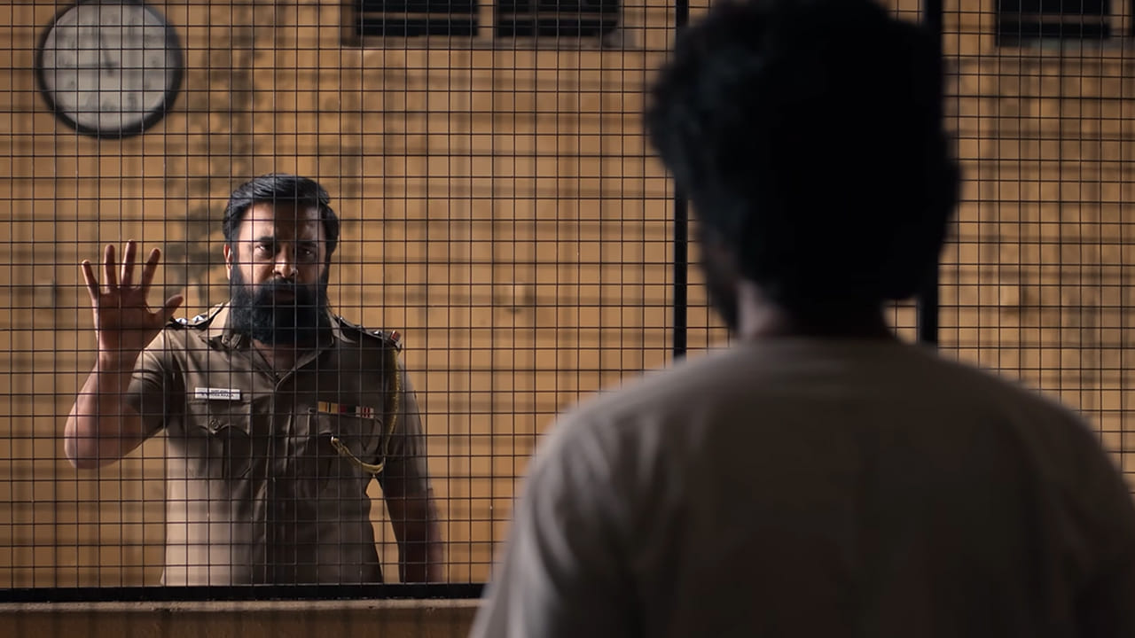 సిరీస్లోని ప్రధాన మలుపులను ముందుగానే తెలుసుకోవడం వీక్షణా అనుభవాన్ని తగ్గించగలదు కాబట్టి, కథను ముందుగా తెలుసుకోకుండా ఈ థ్రిల్లర్ను చూడటం ఉత్తమం. ఈ వెబ్ సిరీస్లో మొత్తం ఎనిమిది ఎపిసోడ్లు ఉన్నాయి. దర్శకుడు ఆండ్రూ లూయిస్ కథను దశలవారీగా నిర్మించారు. ప్రతి ఎపిసోడ్లోని మలుపులు ప్రేక్షకుల ఉత్సుకతను పెంచుతాయి. ఈ సిరీస్ పోలీసు దర్యాప్తు ప్రక్రియను, కేసులోని వివిధ కోణాలను , దర్యాప్తు సమయంలో ఎదురయ్యే సవాళ్లను పరిచయం చేస్తుంది. ఈ కారణంగా, ఇది సాధారణ క్రైమ్ కథల కంటే భిన్నమైన అనుభవాన్ని అందిస్తుందని చెబుతున్నారు.