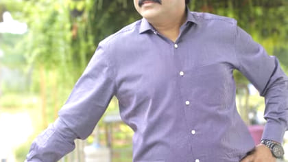 కలెక్టర్ ఉద్యోగాన్ని వదులుకుని సినిమాల్లోకి వచ్చిన నటుడు..