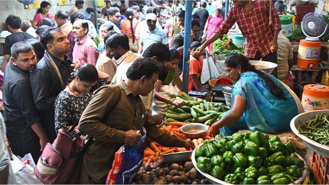 Vegetable Prices: హమ్మయ్య ఎట్టకేలకు దిగొచ్చాయి! తగ్గిన కూరగాయల ధరలు.. ఇదిగో లేటెస్ట్ రేట్లు ఇవే!