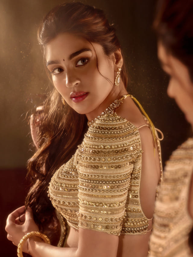 చూడచక్కని అందం.. క్యూట్ లుక్స్ తో మెస్మరైజ్ చేస్తున్న యుక్తి తరేజా
