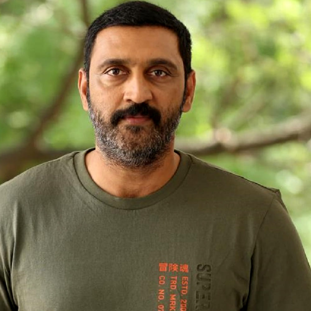 ఈవెంట్లో తాను జూనియర్ ఎన్టీఆర్ను తారక్ సార్ అని సంబోధించగా, ఎన్టీఆర్ ఆయన్ను ఆపి, స్వయంగా తన దగ్గరికి వచ్చి తారక్ అని పిలవమని కోరారని అజయ్ వెల్లడించారు. మొదటి నుంచీ తారక్ను తారక్ అనే పిలిచే అలవాటు ఉన్నప్పటికీ, సభా మర్యాద దృష్ట్యా సార్ అని సంబోధించినట్లు అజయ్ రావూరి తెలిపారు. అయితే, ఎన్టీఆర్ చూపిన ఈ ఆత్మీయత ఎంతో గొప్పదని, అది తనకెంతో మధురమైన జ్ఞాపకమని ఆయన పేర్కొన్నారు.